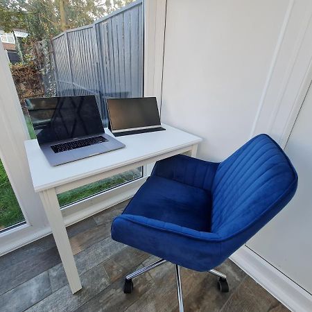 Elm Park Cheerful 4-Bedroom Holiday Home Hornchurch Εξωτερικό φωτογραφία