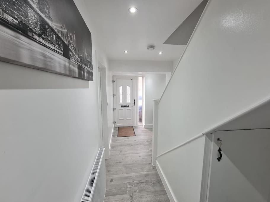 Elm Park Cheerful 4-Bedroom Holiday Home Hornchurch Εξωτερικό φωτογραφία