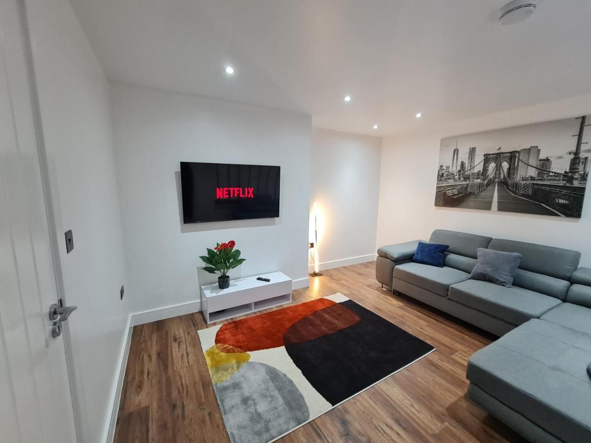 Elm Park Cheerful 4-Bedroom Holiday Home Hornchurch Εξωτερικό φωτογραφία