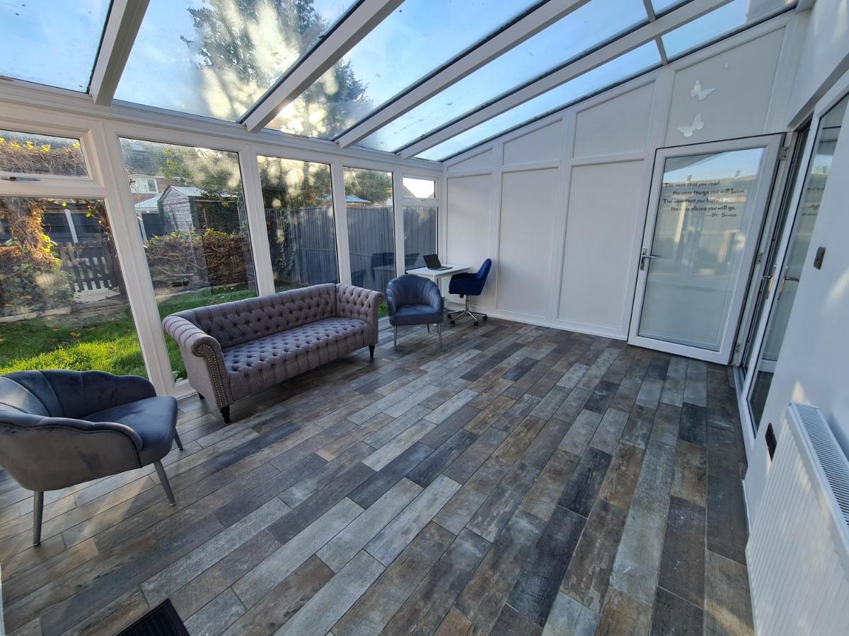 Elm Park Cheerful 4-Bedroom Holiday Home Hornchurch Εξωτερικό φωτογραφία